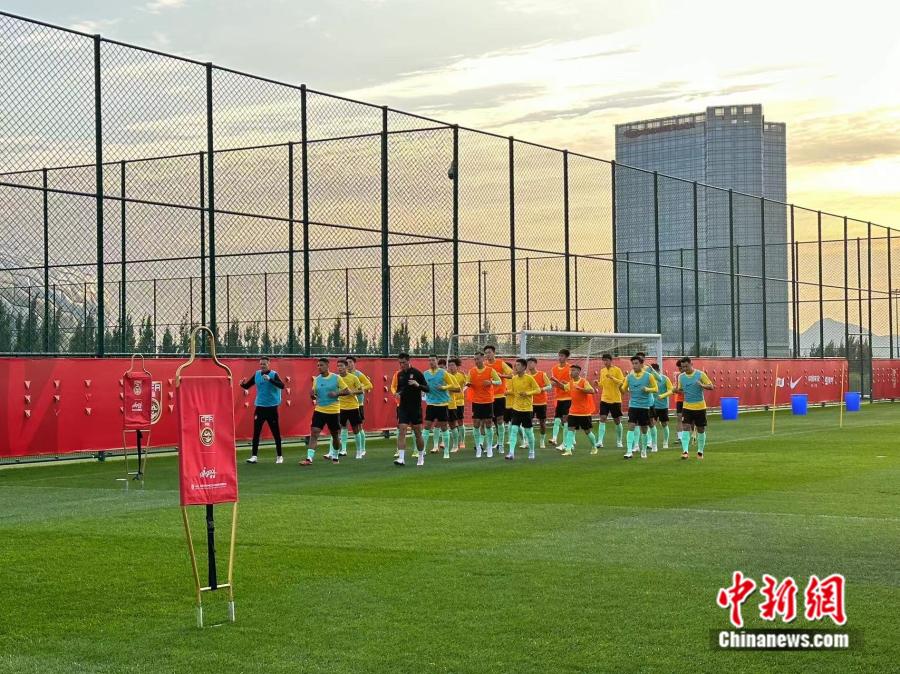 国足成都集训开启换血阶段，年轻力量崛起，主