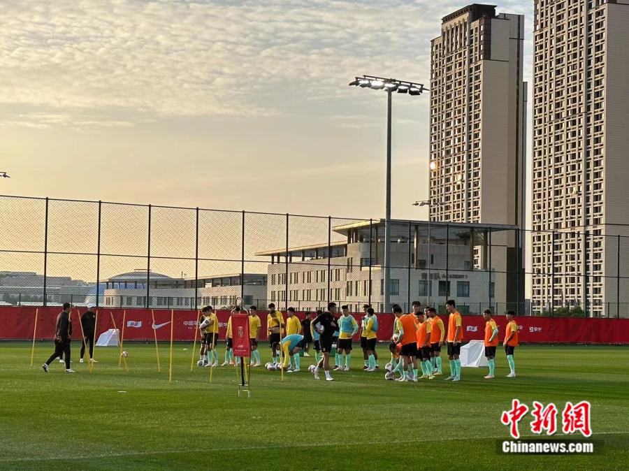 国足成都集训开启换血阶段，年轻力量崛起，主