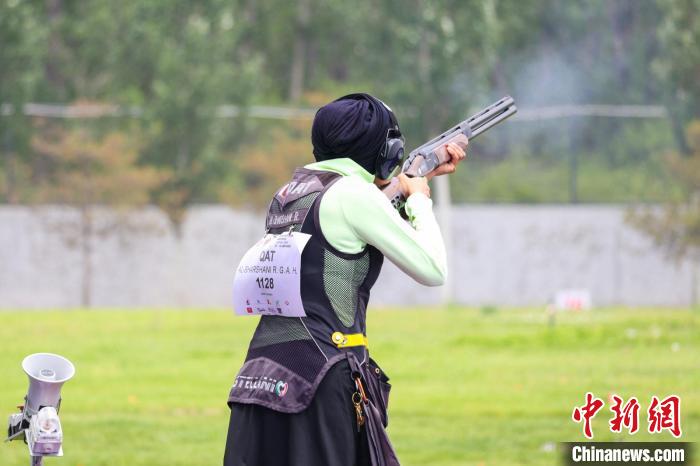 山西临汾亚洲杯飞碟射击赛开幕，来自中国、日