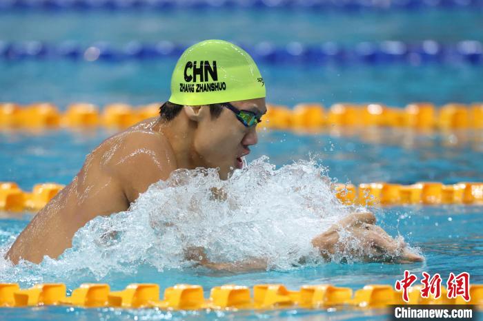 张展硕在全国春季游泳锦标赛夺得第三金，四项