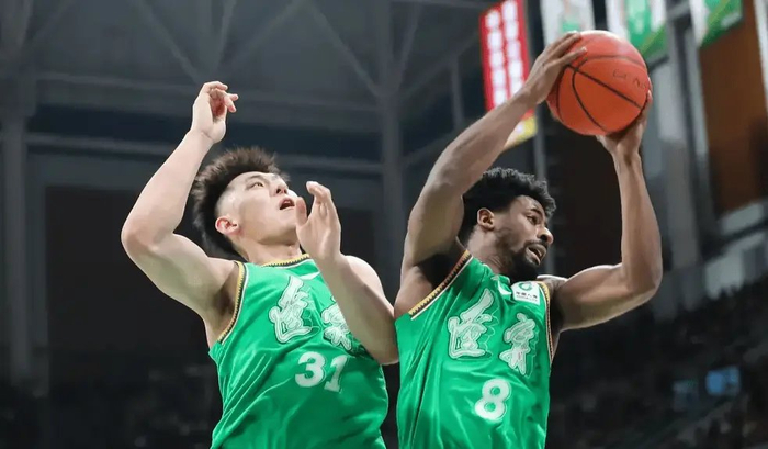 外援布罗金顿：CBA对抗强