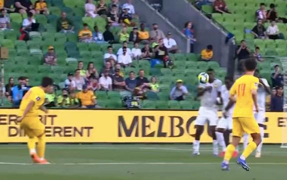 中国男足0-2不敌喀麦隆，