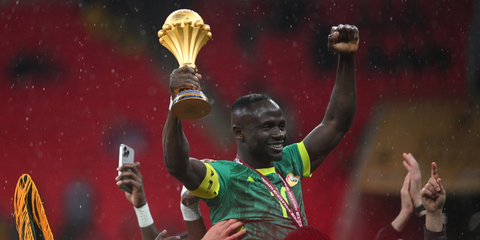 塞内加尔展示非洲杯奖杯