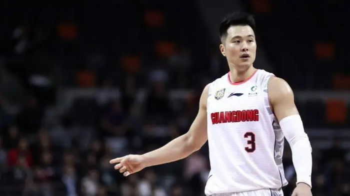 焦泊乔因私事离队引关注，广东男篮磨合面临挑