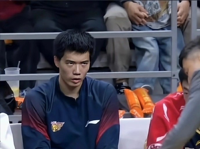 焦泊乔因私事离队引关注，广东男篮磨合面临挑