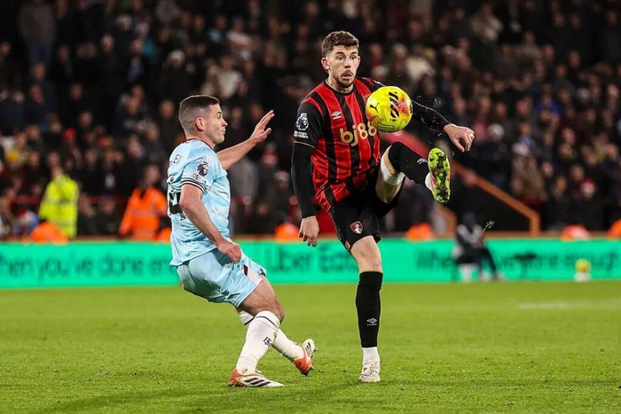 英超第30轮多场焦点战前瞻：曼联迎战维拉，利物