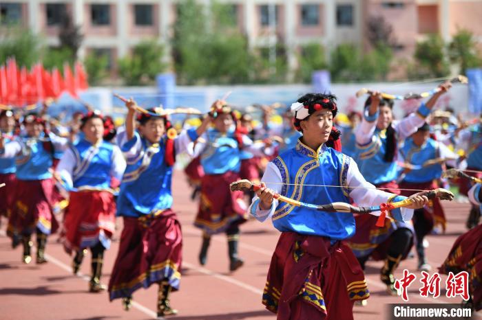 青海拉面之乡化隆回族自治县民族传统射箭精英